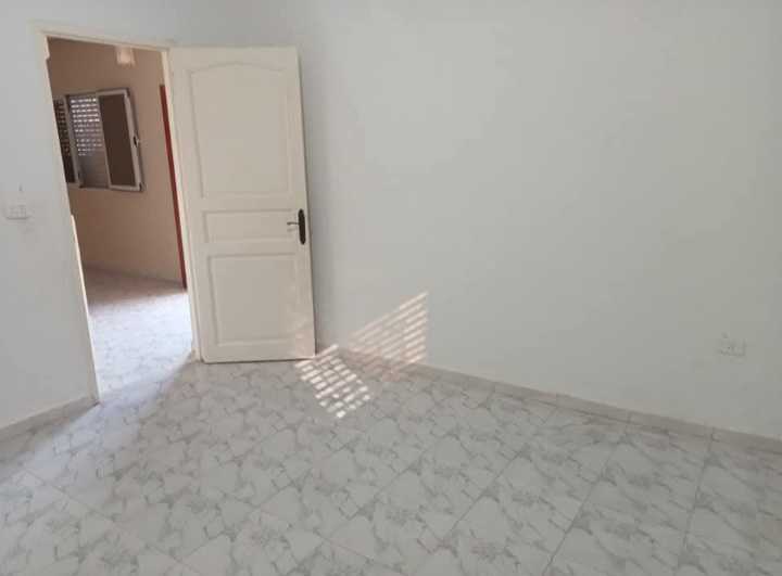 Très bonne Affaire : maison S+1 avec un terrain