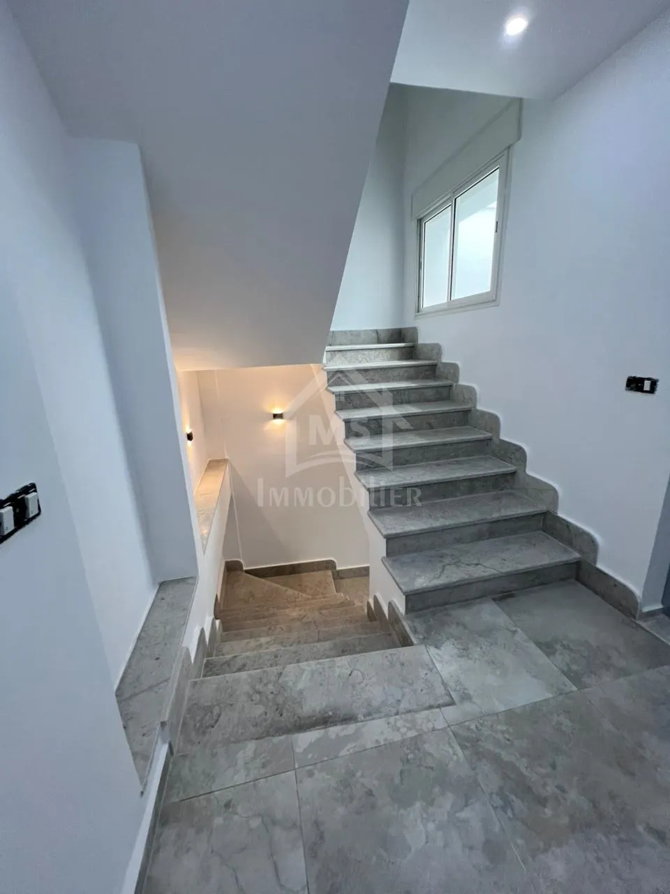 Charmant triplex tout neuf à Hammamet Sud à vendre 51355351