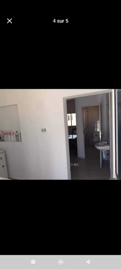 A louer studio meublé pour filles tél 90403643 disponible le 01 septembre 