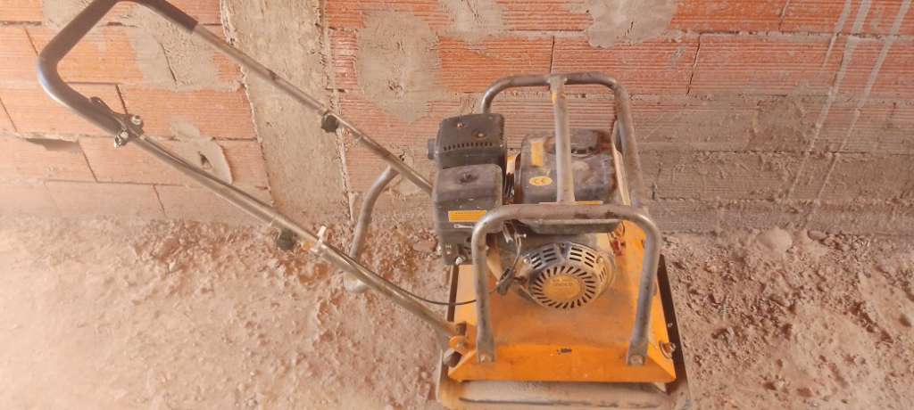 scie a sol plaque vibrante groupe electrogene