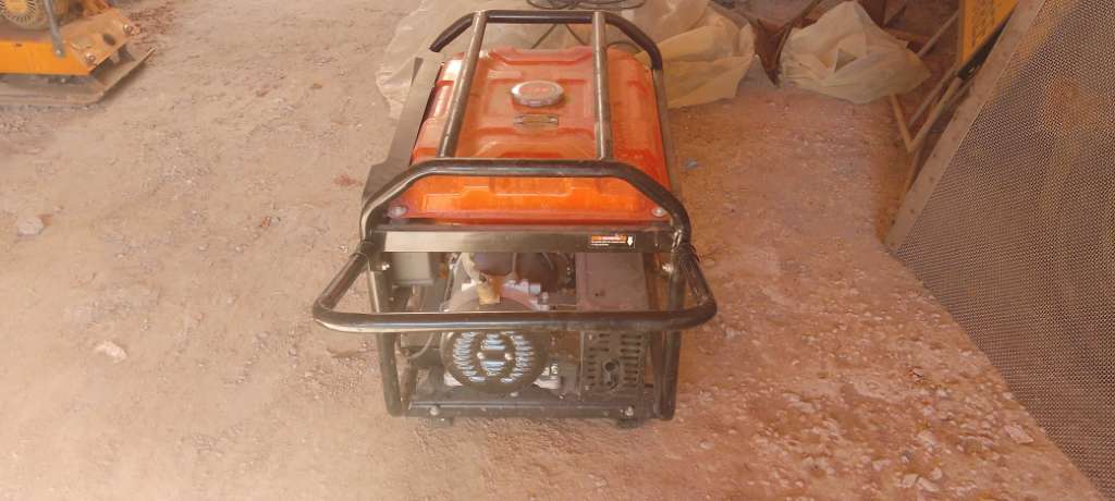 scie a sol plaque vibrante groupe electrogene