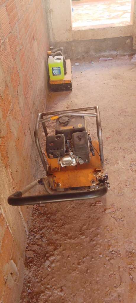 scie a sol plaque vibrante groupe electrogene