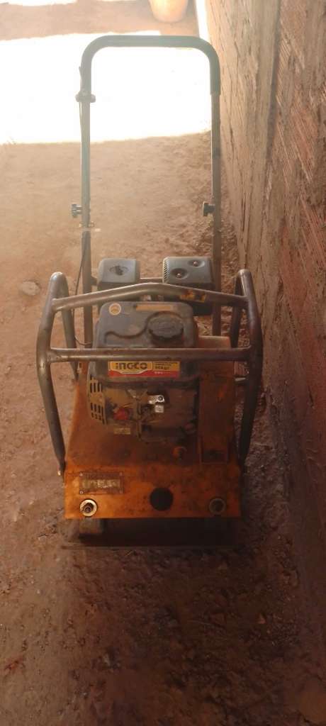 scie a sol plaque vibrante groupe electrogene