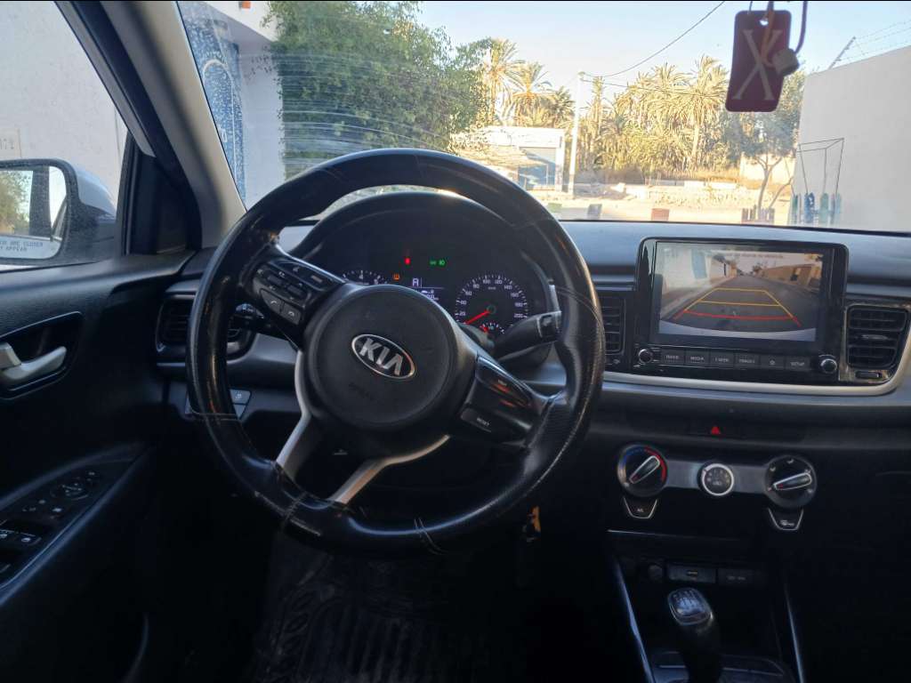 KIA RIO Berline ESSENCE Tel 40884251