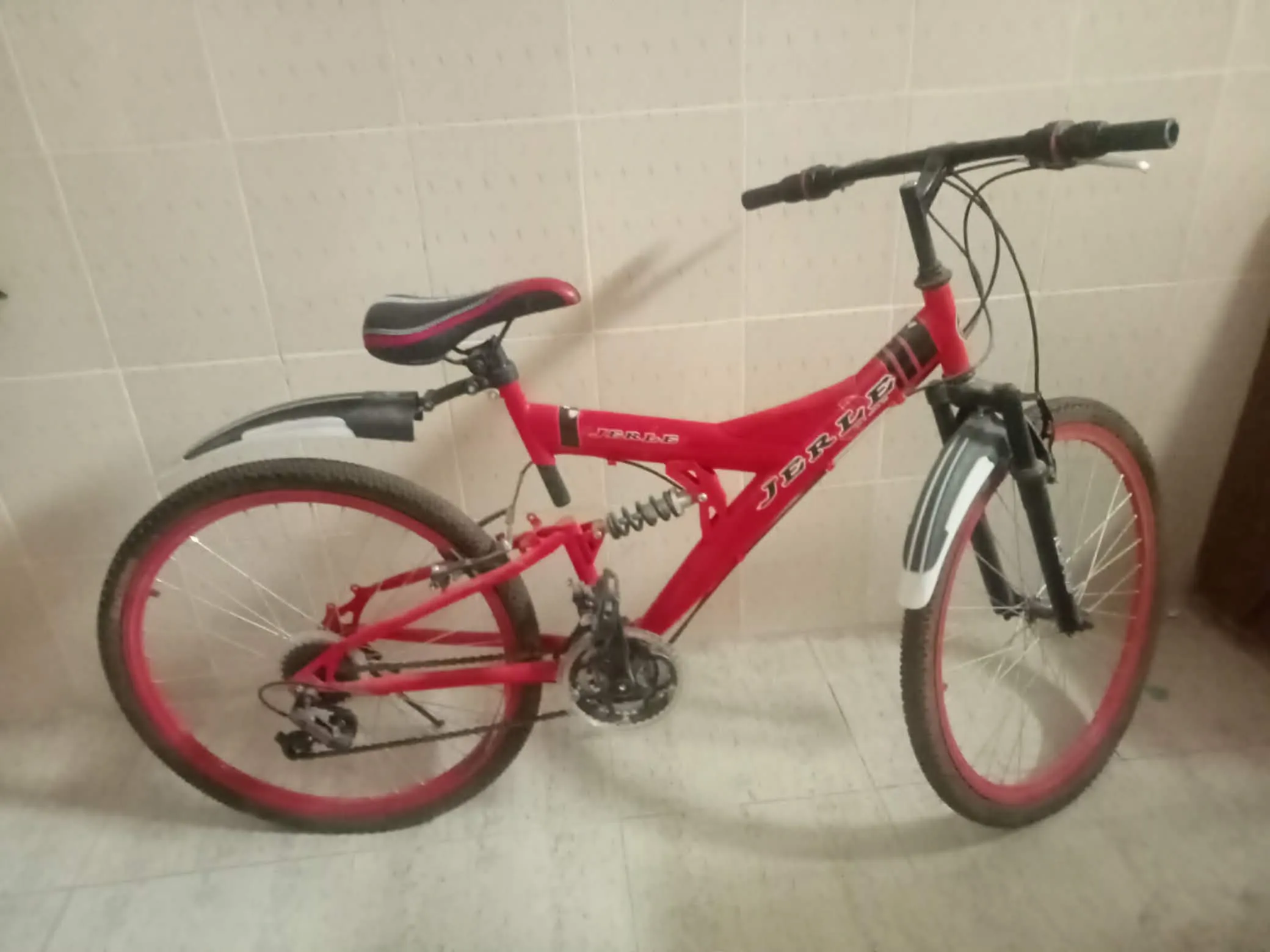 2 BYCICLETTES VELO ET MATELAS