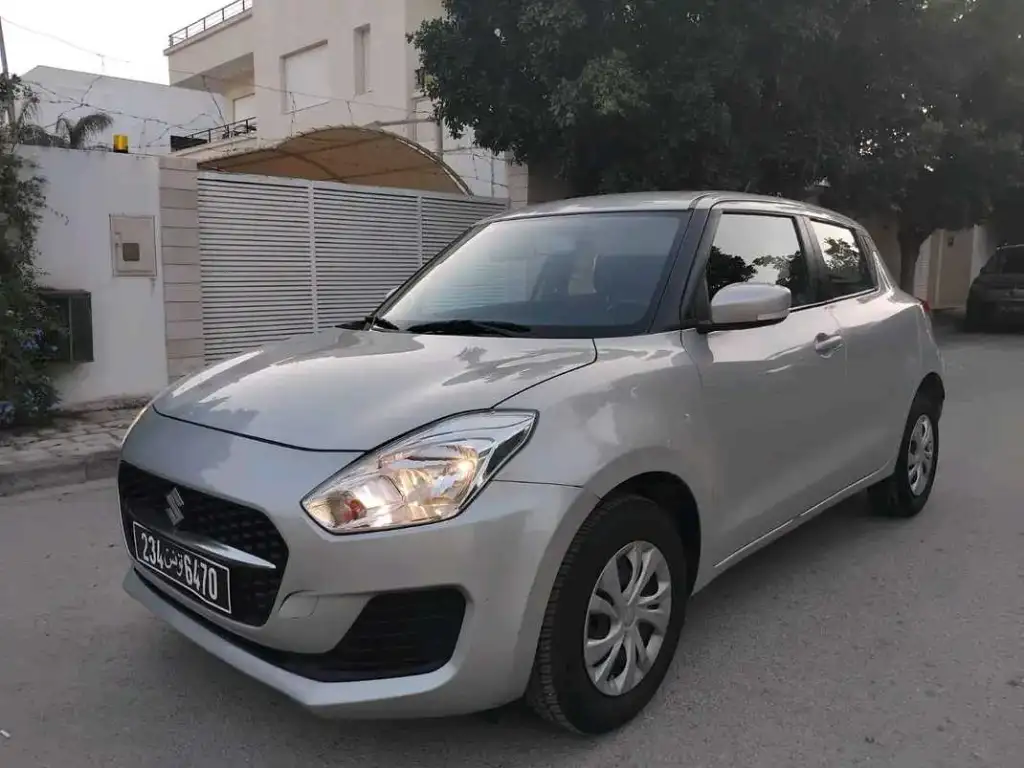 SUZUKI SWIFT PREMIÈRE MAIN EN EXCELLENT ÉTAT