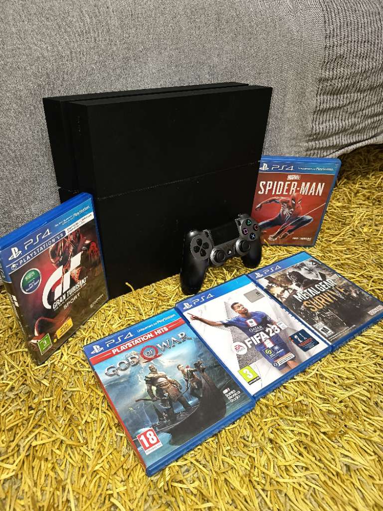 Ps4 + 5 cd