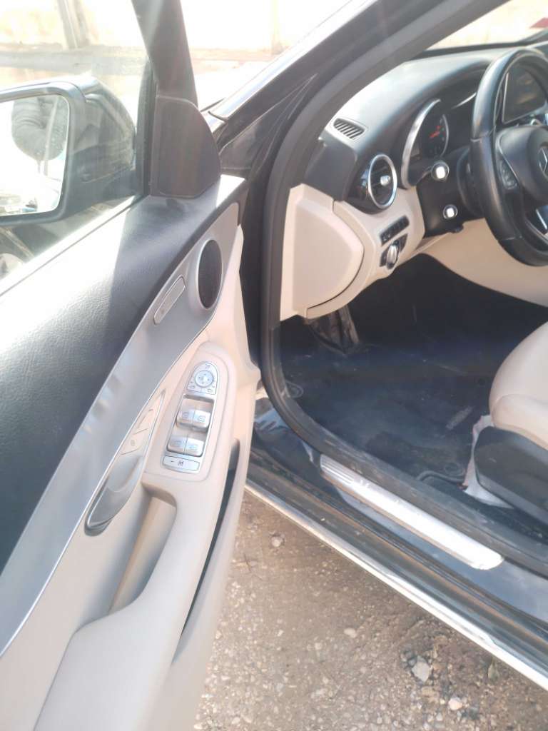 Mercedes C180 1er main