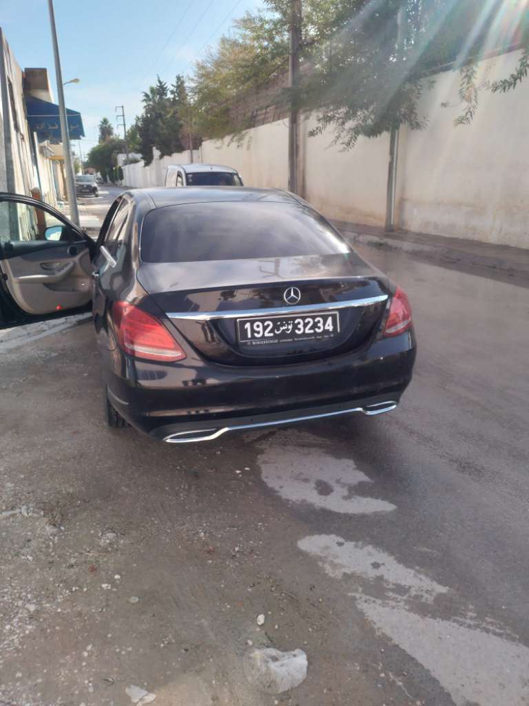 Mercedes C180 1er main