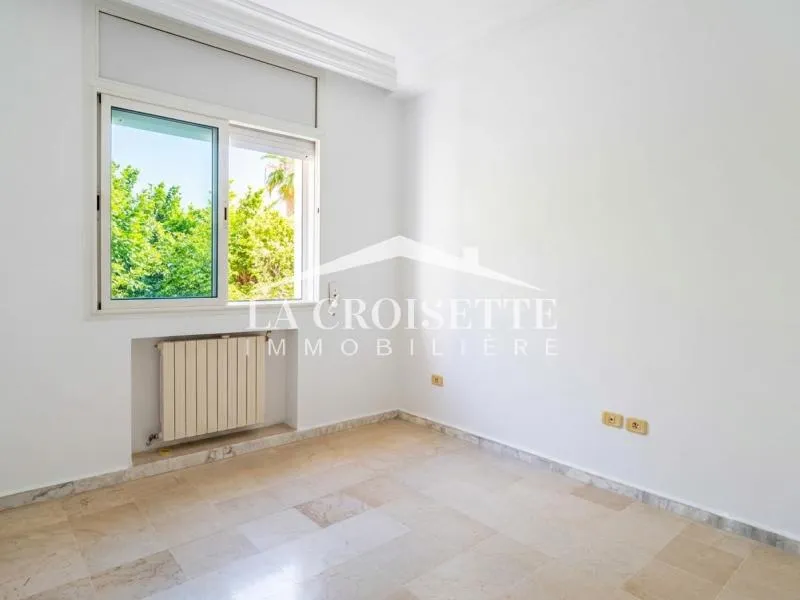 Rez-de-chaussée de villa S+3 avec jardin à Gammarth MRCL0284