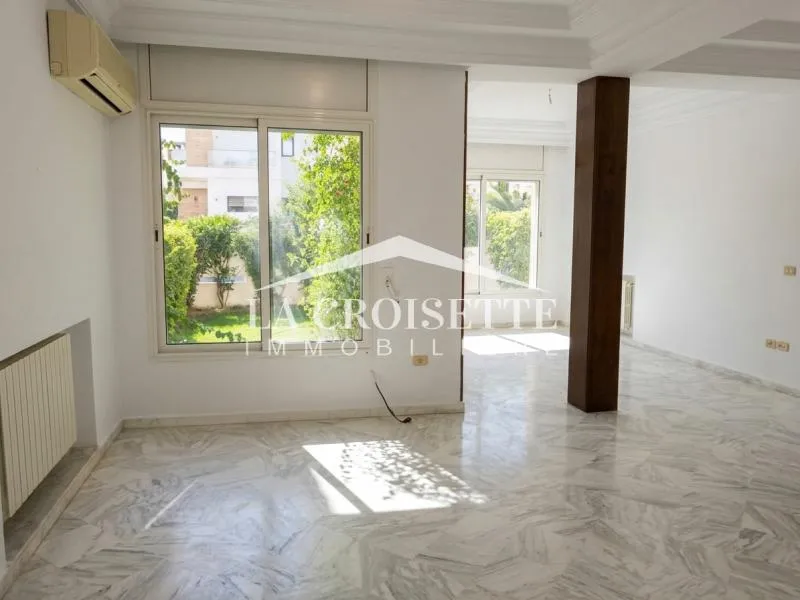 Rez-de-chaussée de villa S+3 avec jardin à Gammarth MRCL0284