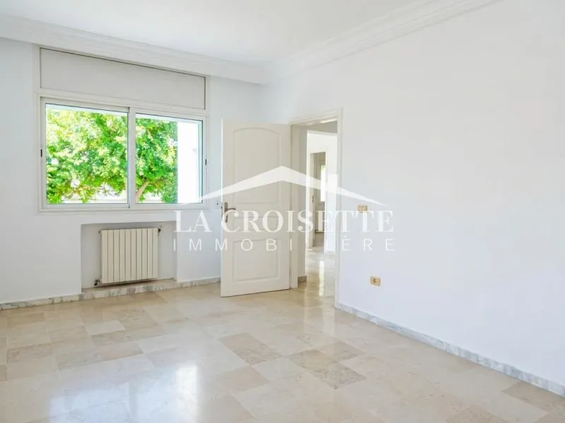 Rez-de-chaussée de villa S+3 avec jardin à Gammarth MRCL0284