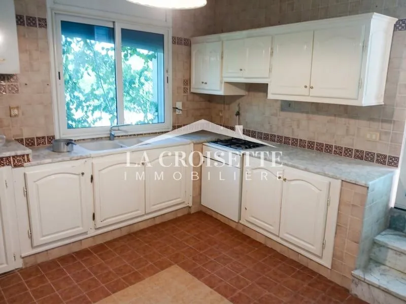 Rez-de-chaussée de villa S+3 avec jardin à Gammarth MRCL0284