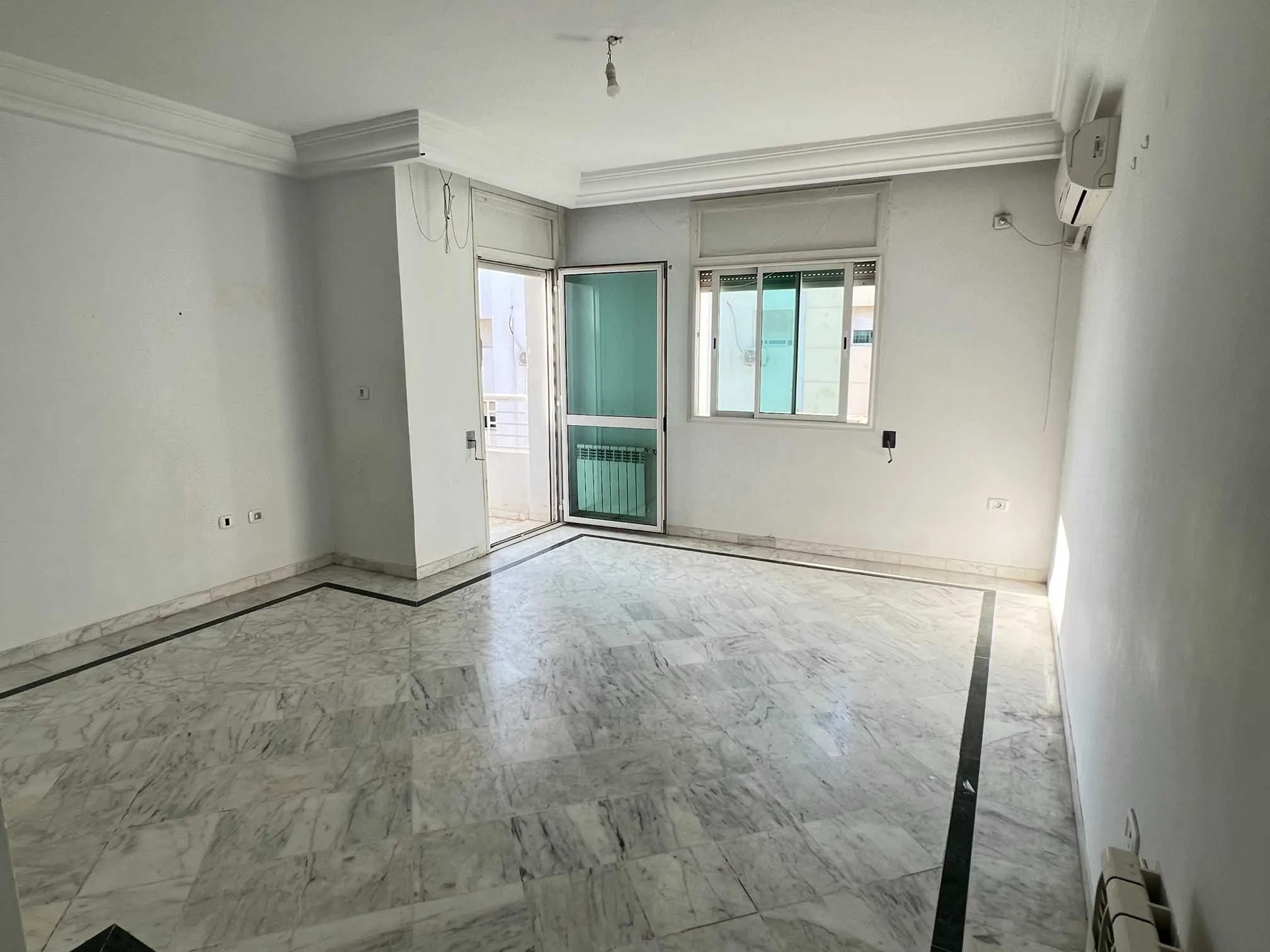 La Soukra : APPARTEMENT S+3 À LOUER 