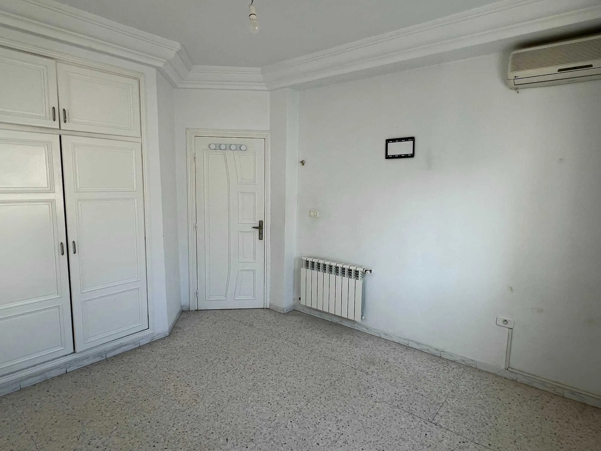La Soukra : APPARTEMENT S+3 À LOUER 