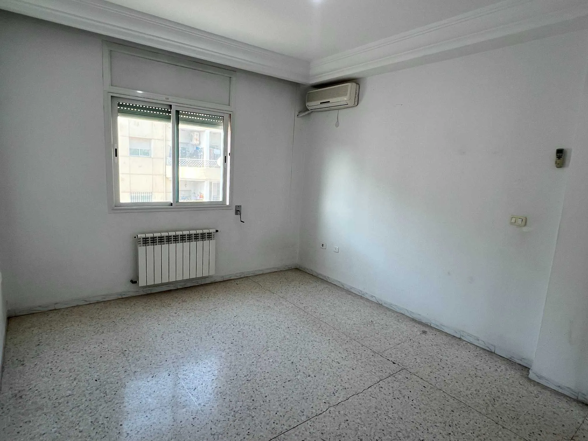 La Soukra : APPARTEMENT S+3 À LOUER 