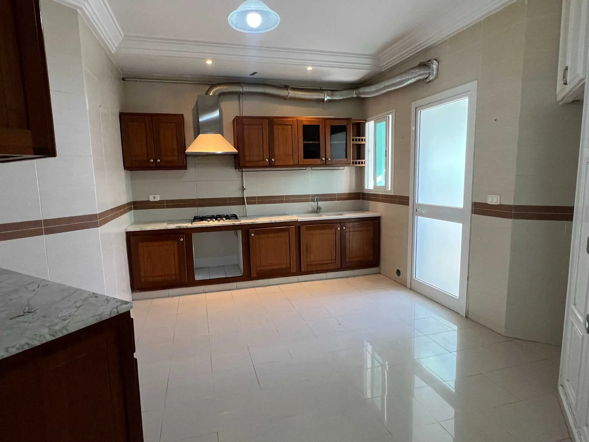 La Soukra : APPARTEMENT S+3 À LOUER 