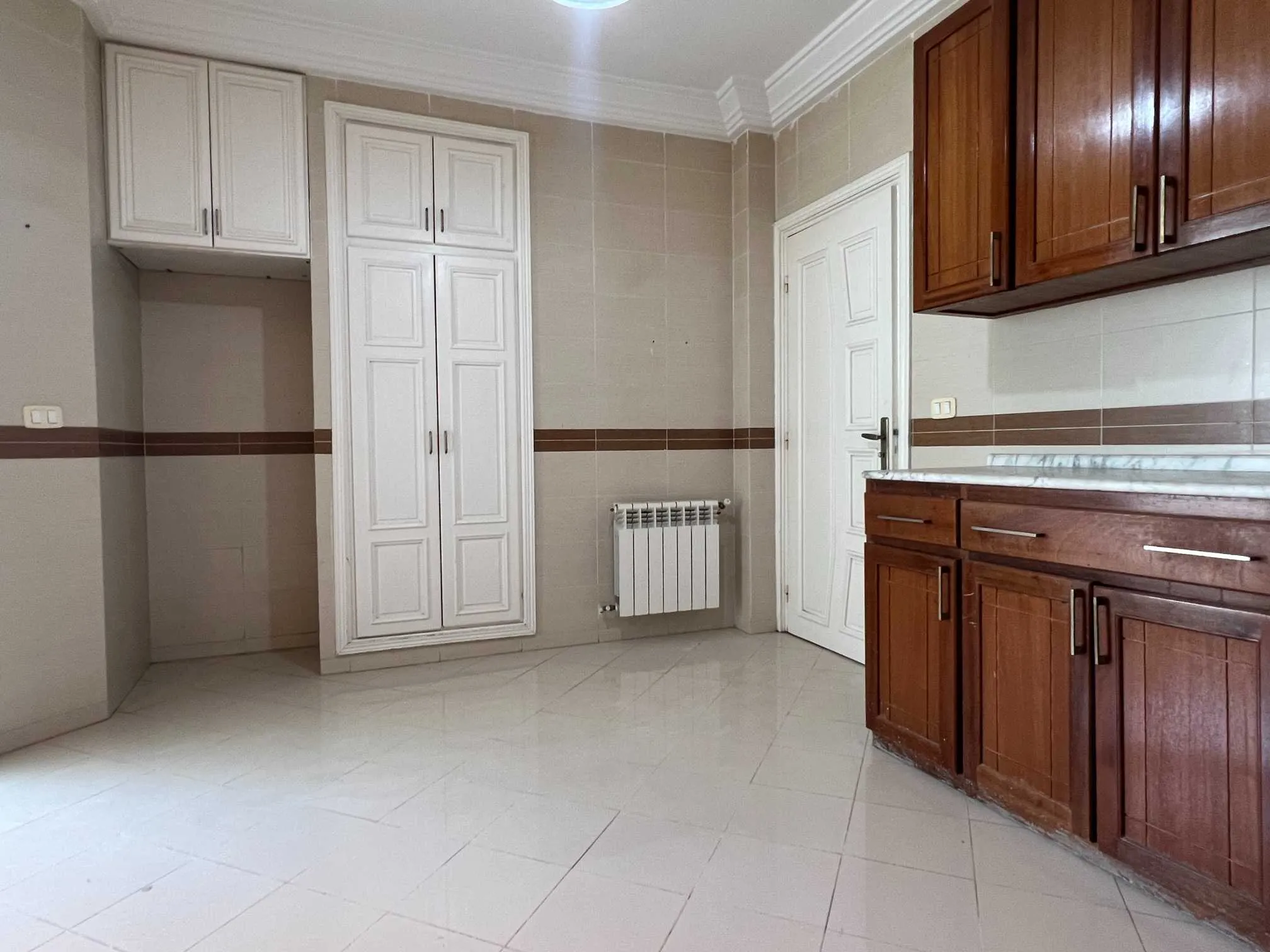 La Soukra : APPARTEMENT S+3 À LOUER 