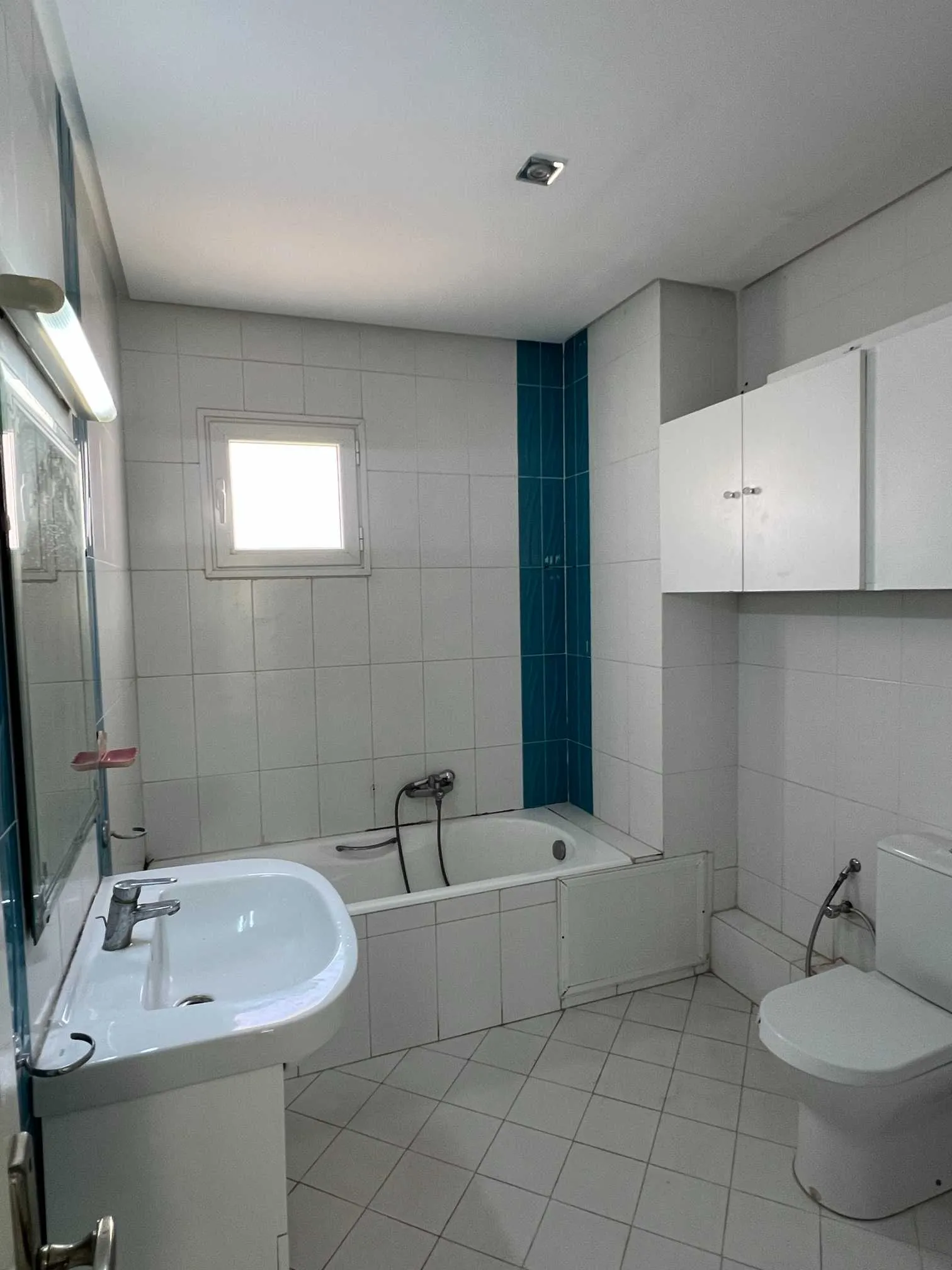 La Soukra : APPARTEMENT S+3 À LOUER 