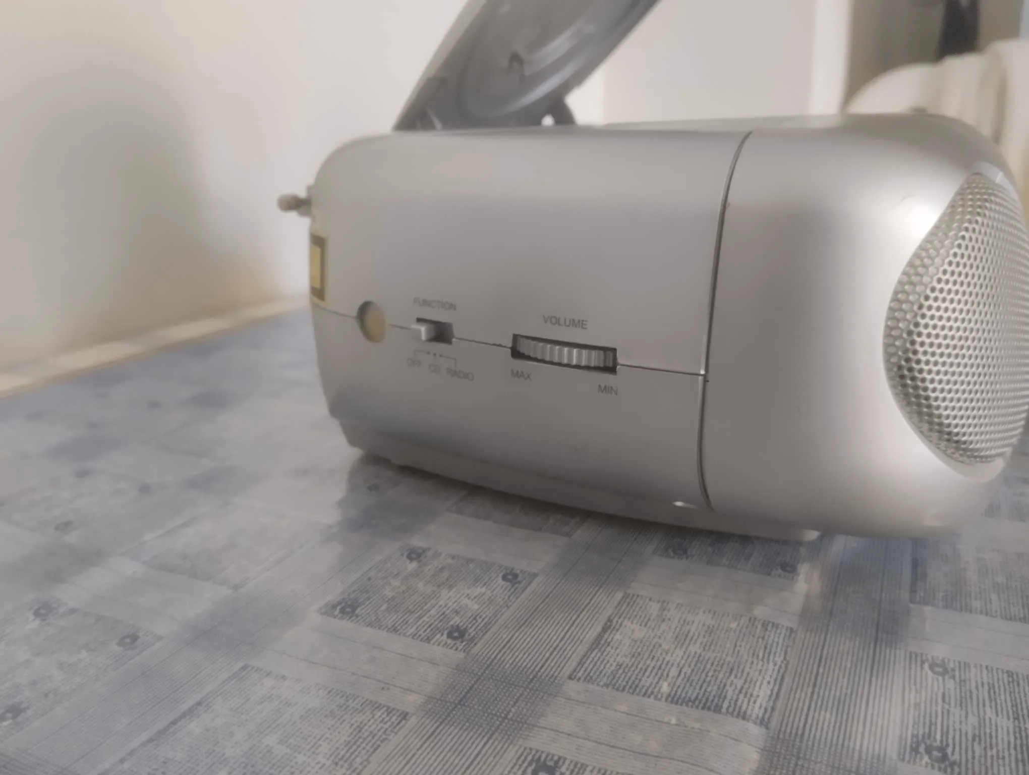 Poste radio cd neuf importer de l'Allemagne 