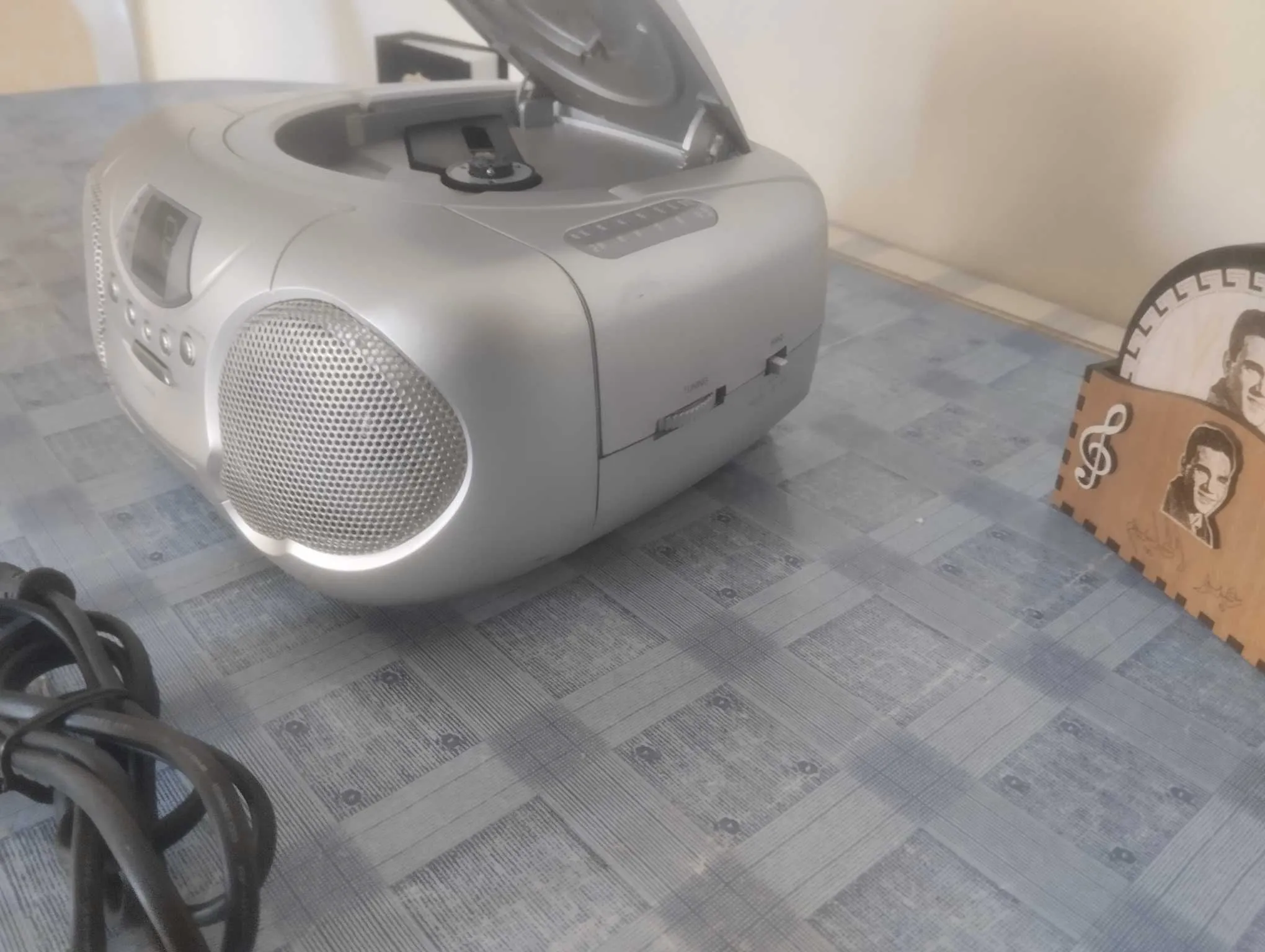 Poste radio cd neuf importer de l'Allemagne 