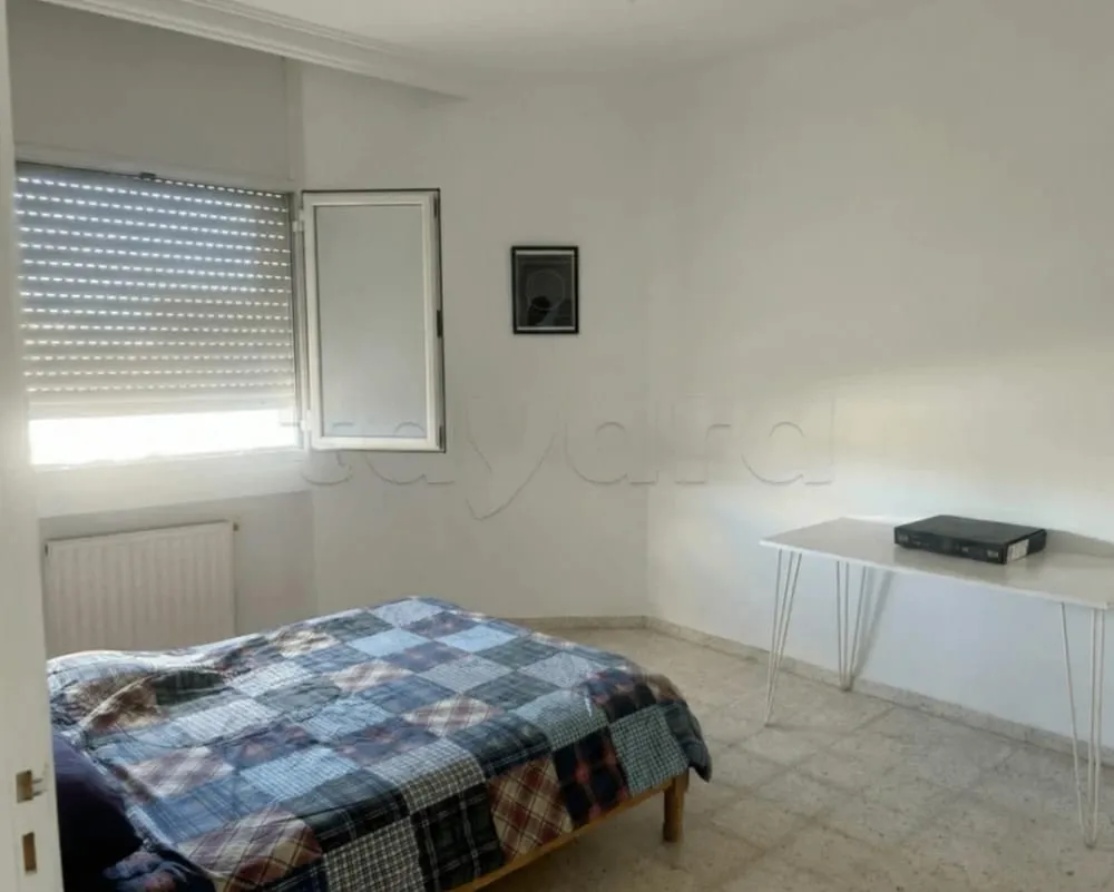 un appartement s+1 meublé au 4éme étage( sans ascenseur) a louer a Bardo 2 En face Patisserie Ranim