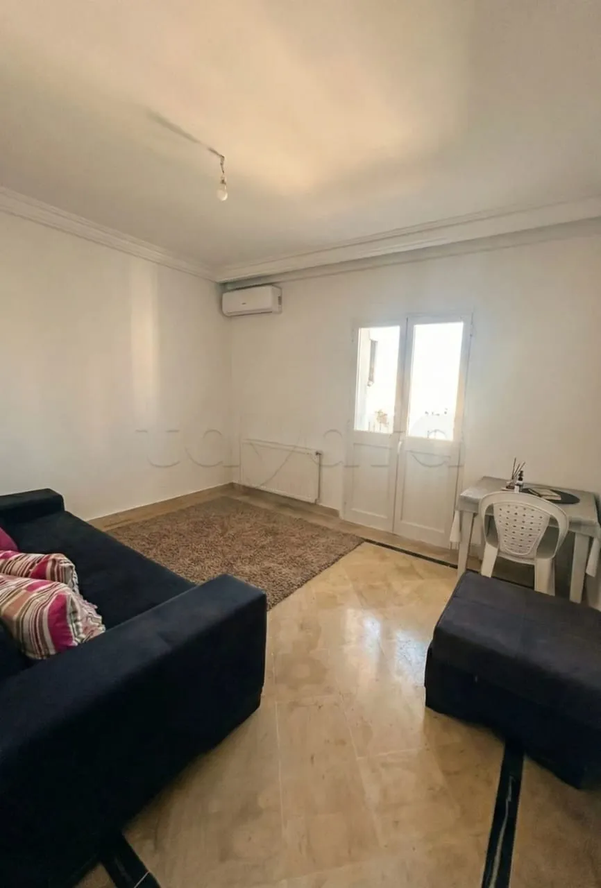 un appartement s+1 meublé au 4éme étage( sans ascenseur) a louer a Bardo 2 En face Patisserie Ranim