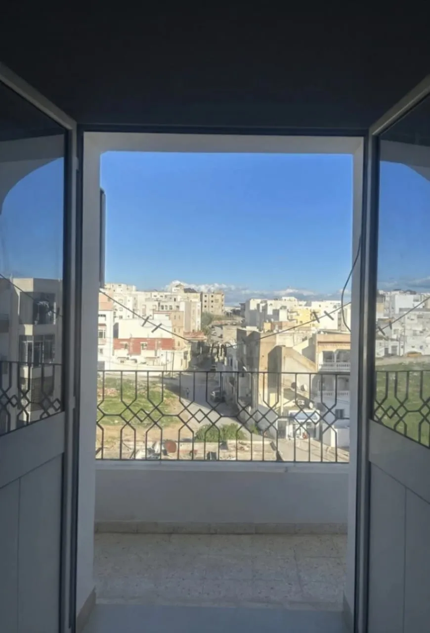 un appartement s+1 meublé au 4éme étage( sans ascenseur) a louer a Bardo 2 En face Patisserie Ranim