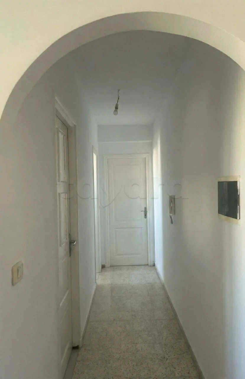 un appartement s+1 meublé au 4éme étage( sans ascenseur) a louer a Bardo 2 En face Patisserie Ranim