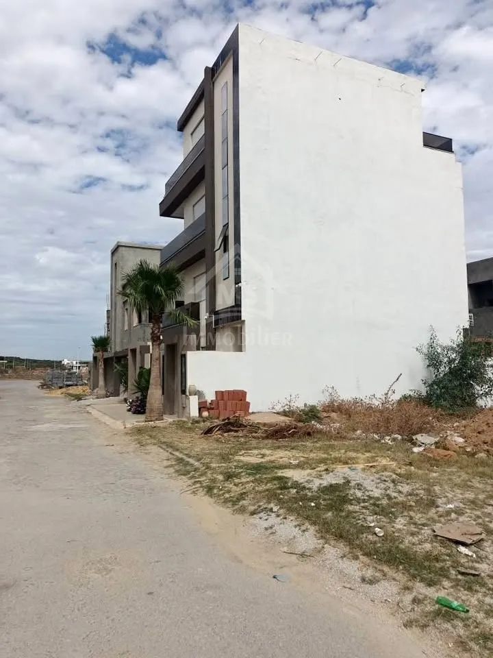 Lot de terrain de 207 m² à AFH Mrezga à vendre 51355351