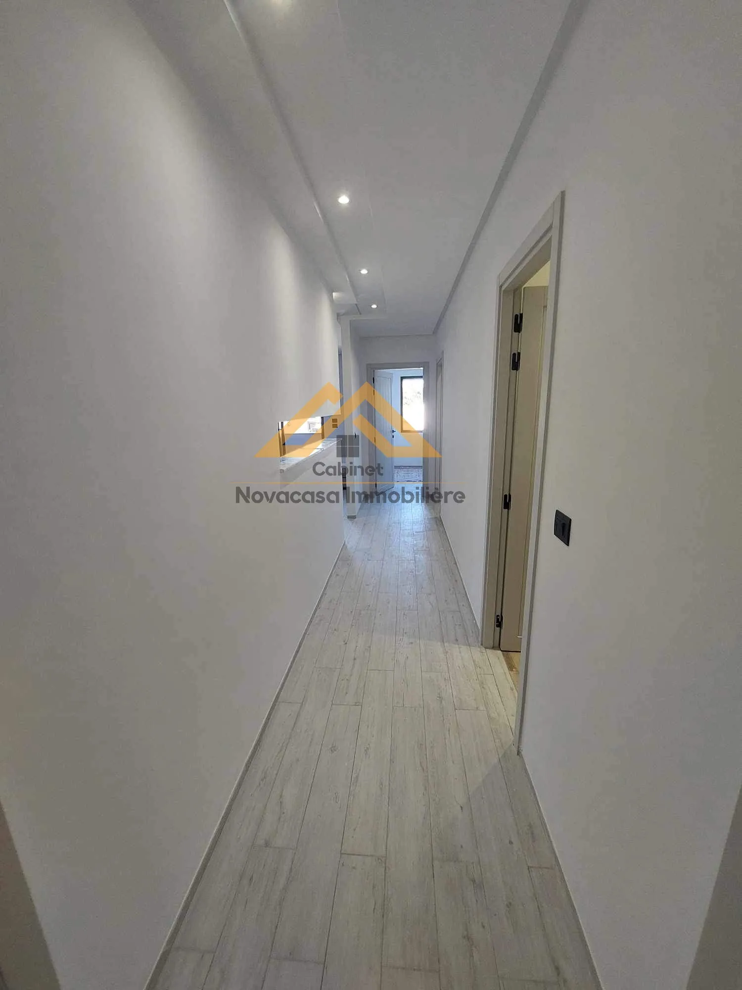 Ă vendre : Magnifique appartement S+3 avec vue mer, piscine & place de parking