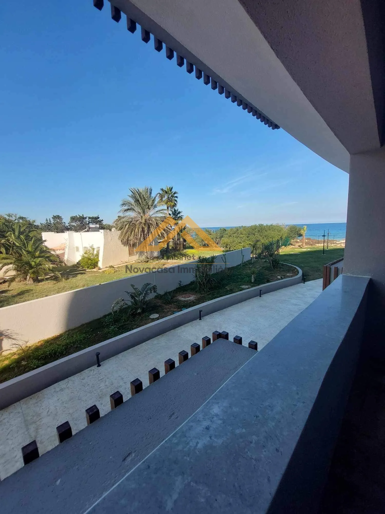 Ă vendre : Magnifique appartement S+3 avec vue mer, piscine & place de parking