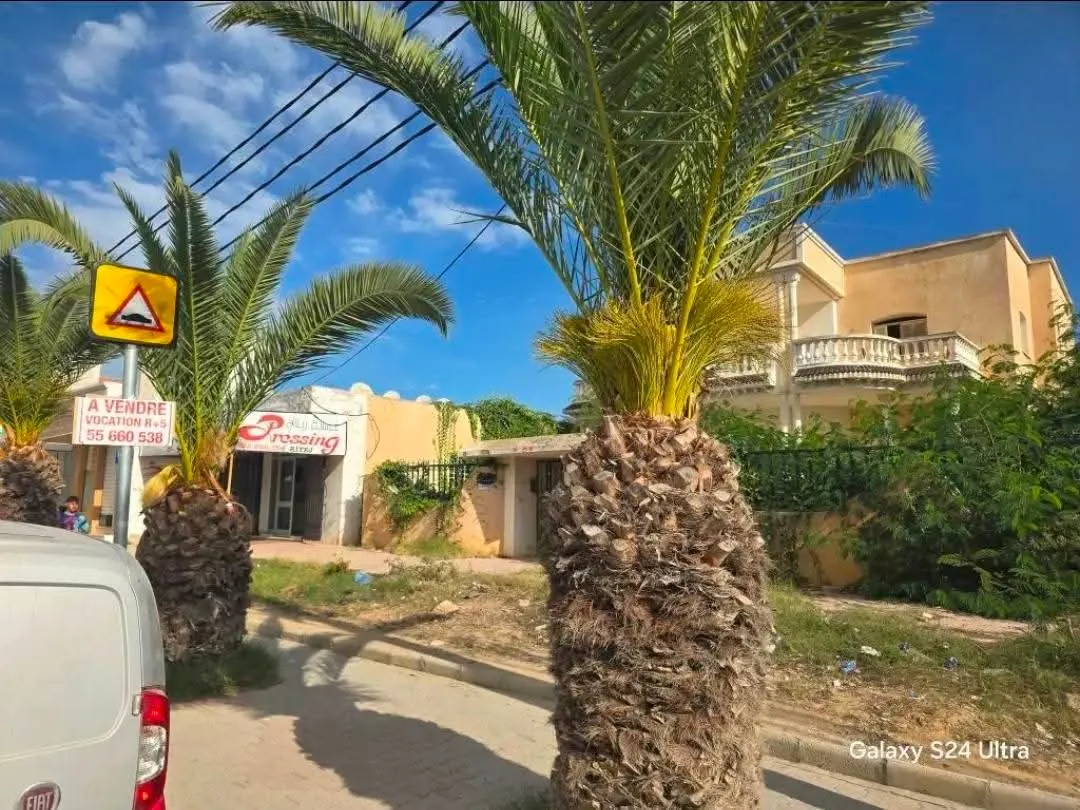 EXCLUSIVITÉ : Terrain ( villa veille ) Stratégique R+5 à El Kantaoui