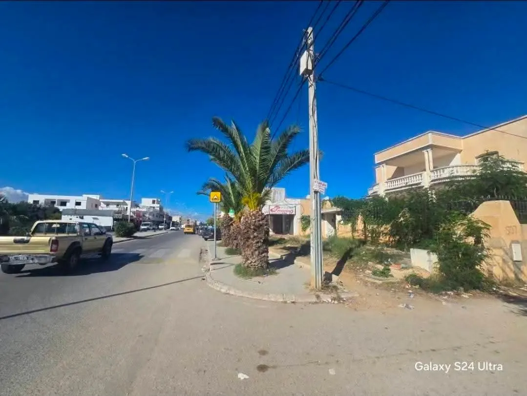 EXCLUSIVITÉ : Terrain ( villa veille ) Stratégique R+5 à El Kantaoui