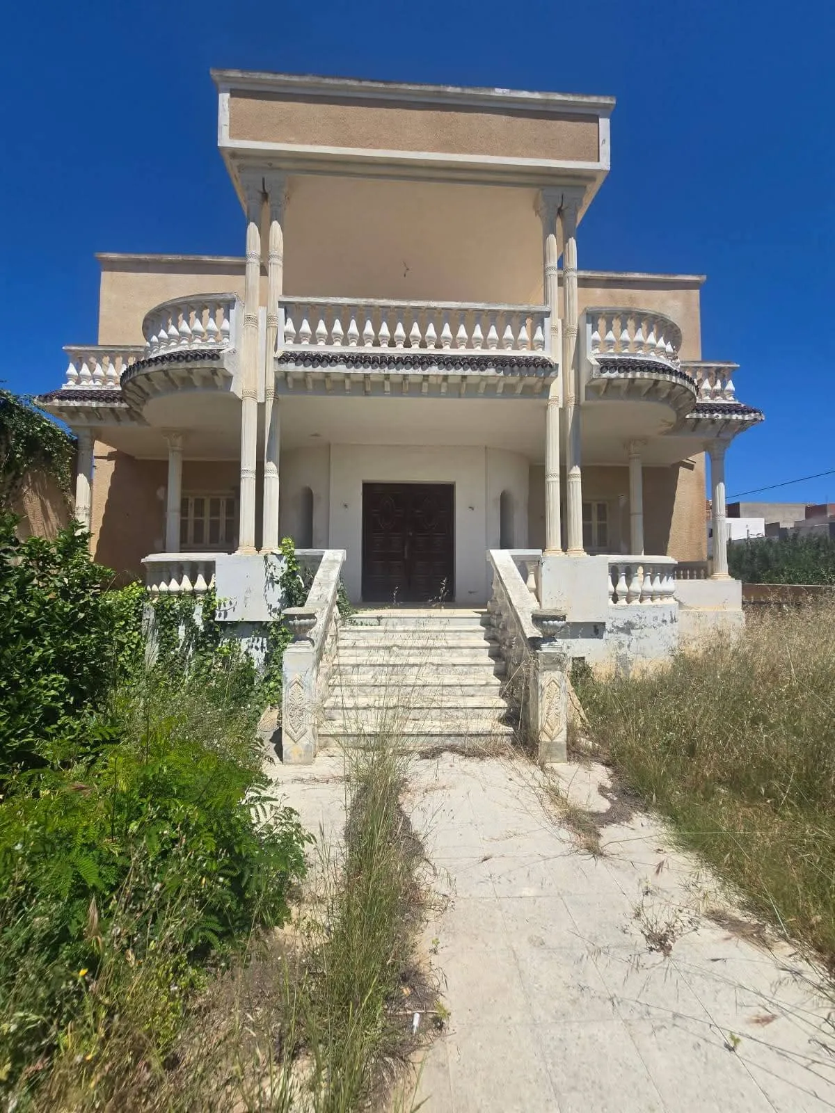 EXCLUSIVITÉ : Terrain ( villa veille ) Stratégique R+5 à El Kantaoui