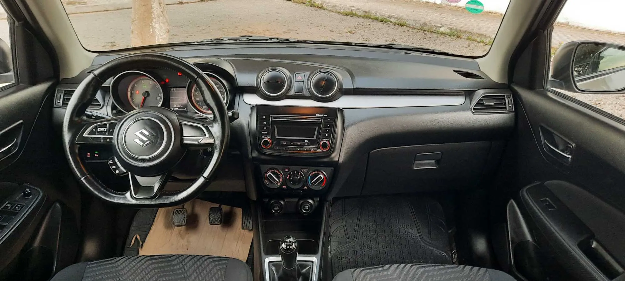 Suzuki swift etat neuve 4cylindres essence 1.2L 5cv Tl:28431642