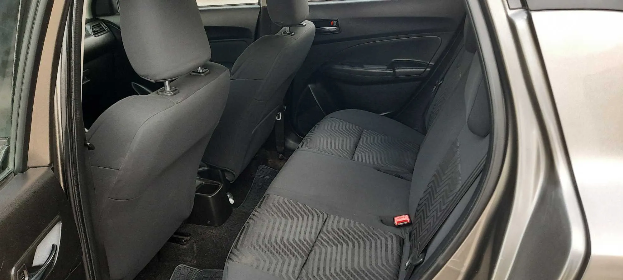 Suzuki swift etat neuve 4cylindres essence 1.2L 5cv Tl:28431642