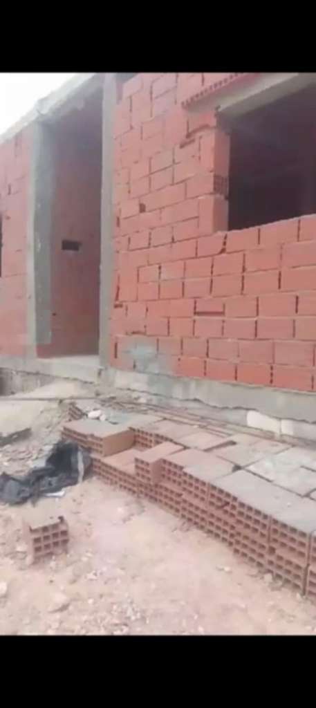 à vendre ou échange Maison avec voiture