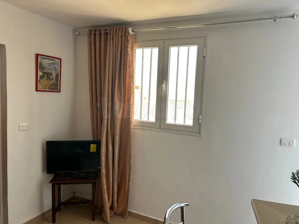un studio s+1 meublé au 1er étage a louer situé a Bardo Lahneya A coté kiosque Shell