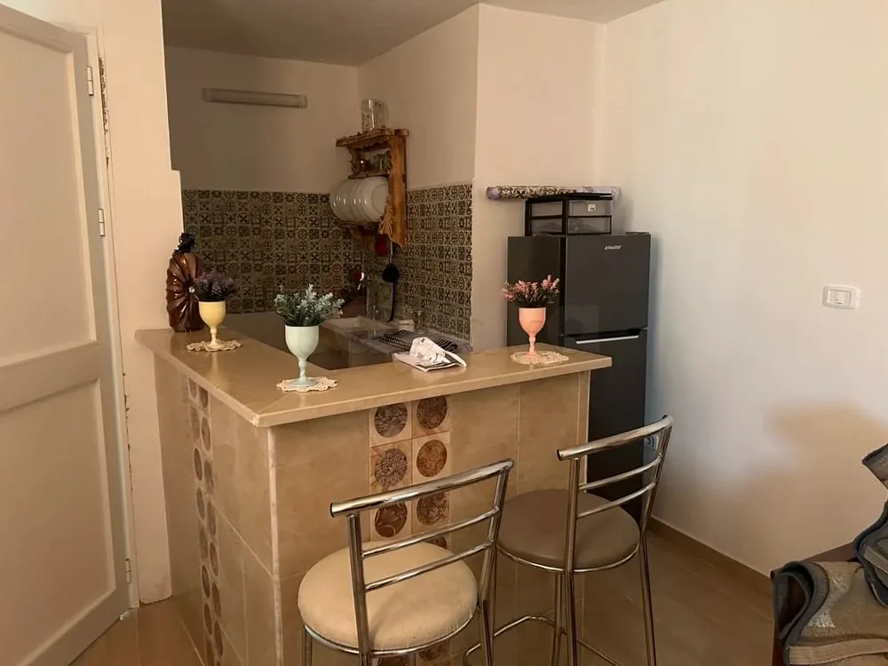 un studio s+1 meublé au 1er étage a louer situé a Bardo Lahneya A coté kiosque Shell