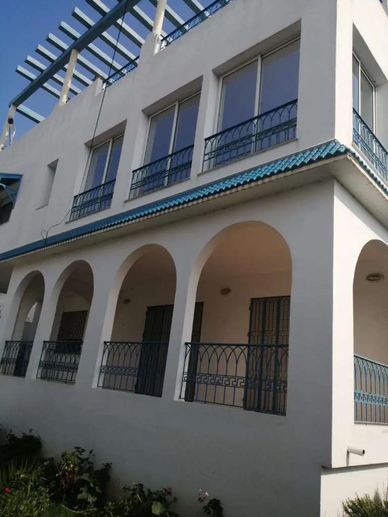 A Vendre: Immeuble avec 5 Appartements Herla