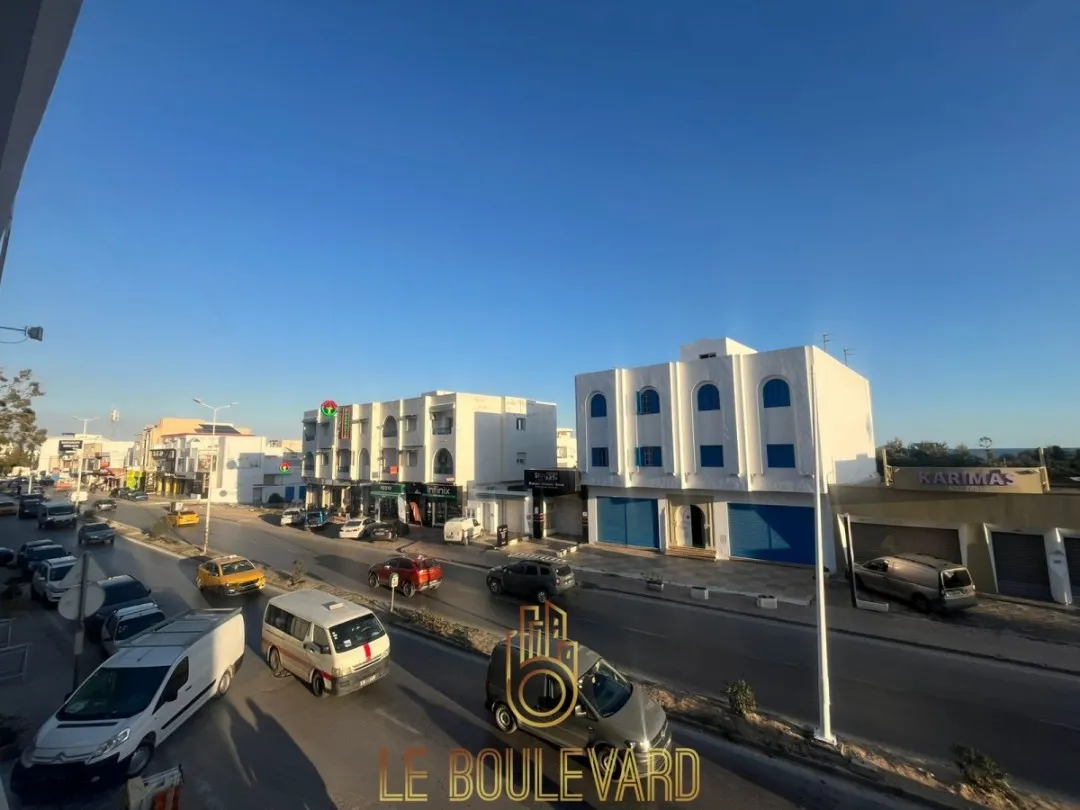 À louer : Étage bureautique, route principale Hammamet Nord, face Carrefour Kharrouba