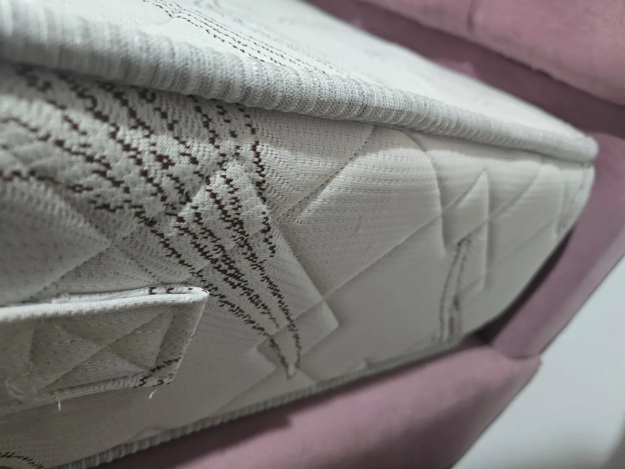 Lit capitonnée 2 places + matelas