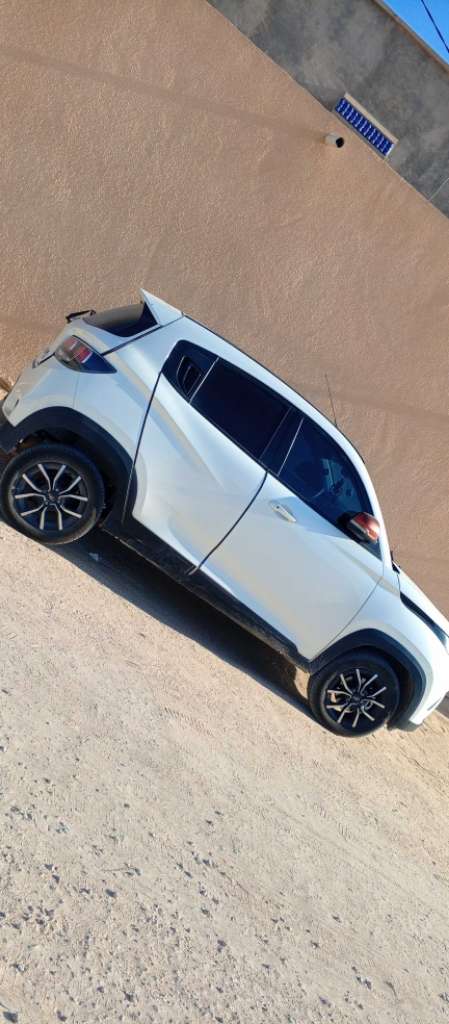 Mahindra kuv 100 k8 