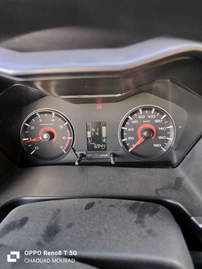 Mahindra kuv 100 k8 