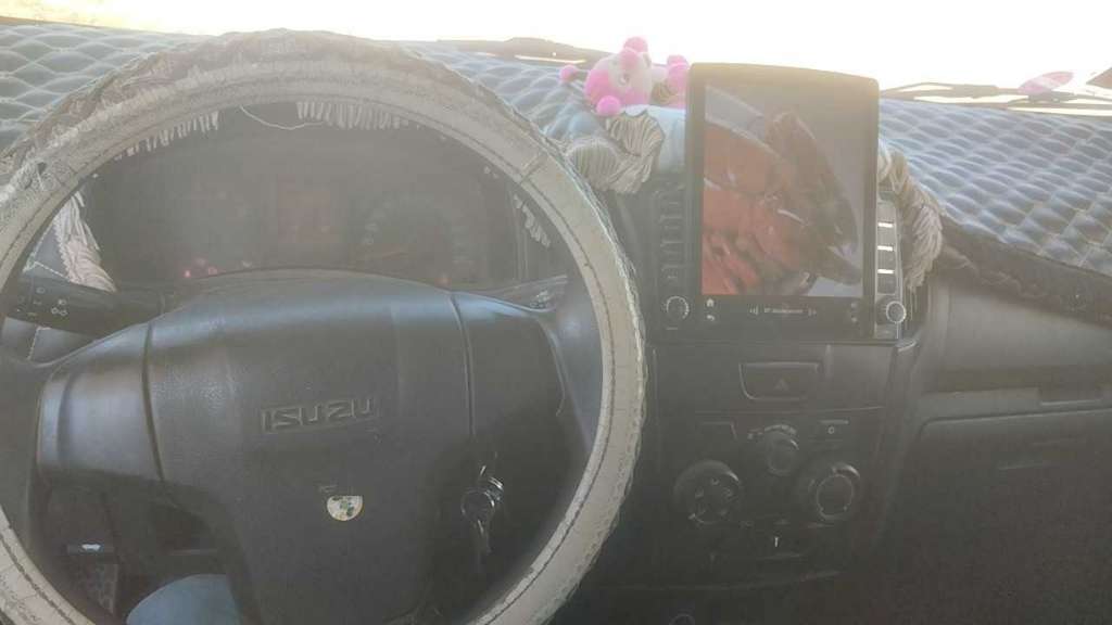 للبيع سيارة isuzu Dmx
و بفضل الله طولة سليمة جدا
الثمن 50 ألف دينار
للجادين فقط الهاتف 22265297