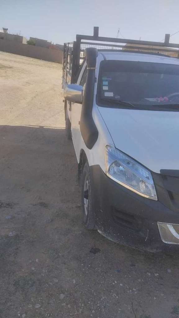 للبيع سيارة isuzu Dmx
و بفضل الله طولة سليمة جدا
الثمن 50 ألف دينار
للجادين فقط الهاتف 22265297