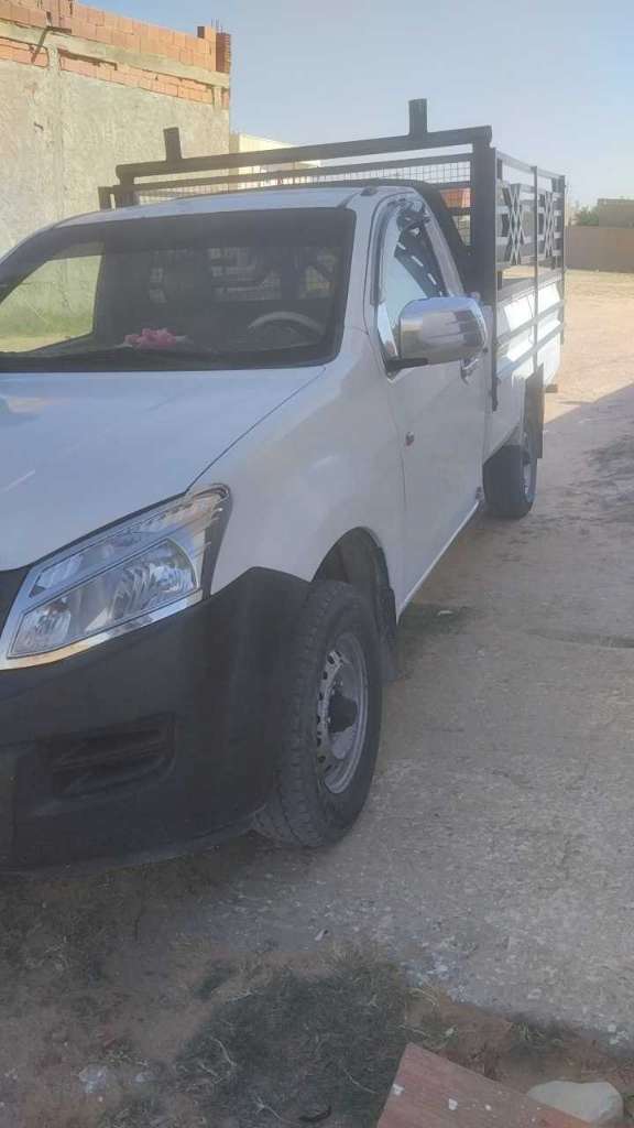 للبيع سيارة isuzu Dmx
و بفضل الله طولة سليمة جدا
الثمن 50 ألف دينار
للجادين فقط الهاتف 22265297