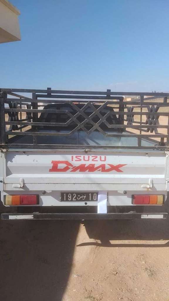 للبيع سيارة isuzu Dmx
و بفضل الله طولة سليمة جدا
الثمن 50 ألف دينار
للجادين فقط الهاتف 22265297