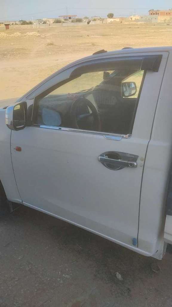 للبيع سيارة isuzu Dmx
و بفضل الله طولة سليمة جدا
الثمن 50 ألف دينار
للجادين فقط الهاتف 22265297